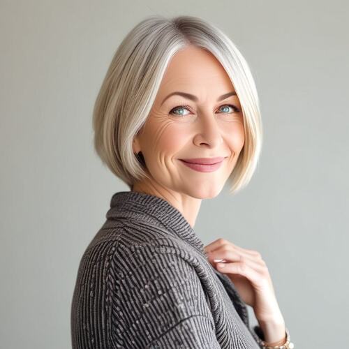 Classic Blonde Bob on Woman in Her 40s